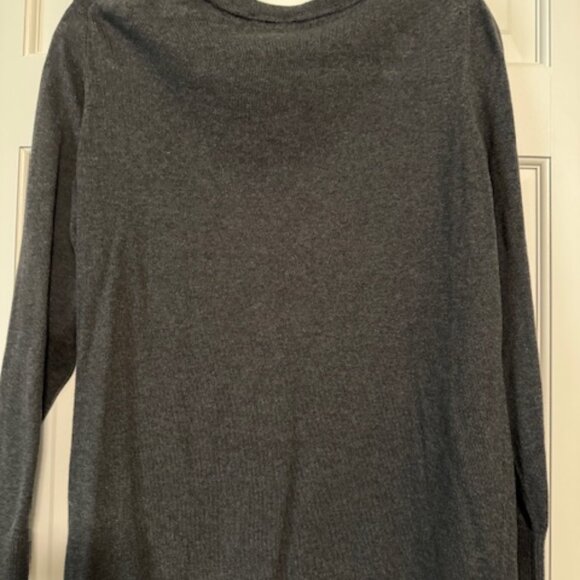 Eddie Bauer XL Charcoal Light Weight V Neck Sweater  Never Worn - Picture 5 of 5